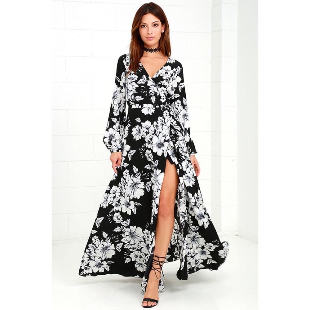 Lulu’s Black Floral Maxi Dress
